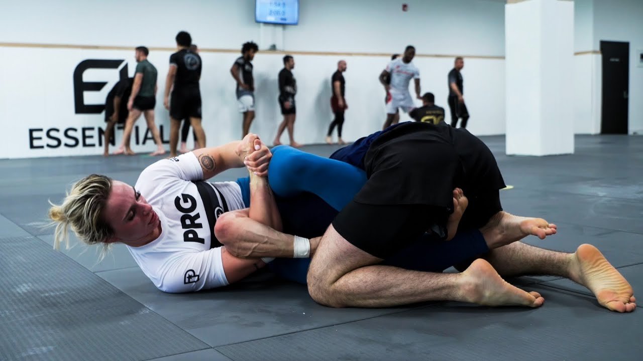 Ffion Davies OWNS The Mat For 10 Minutes